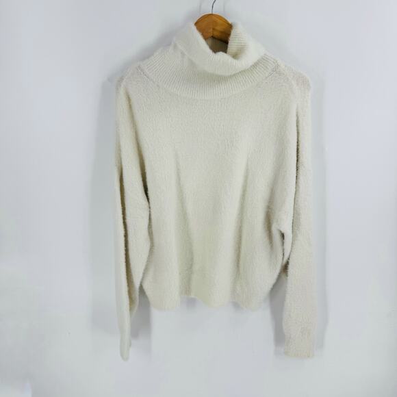 H&M Fuzzy Turtleneck Sweater Cream Soft Cozy Knit Long Sleeve Minimalist Size M - Picture 1 of 5